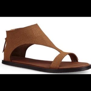 NWT Sanuk yoga dawn sandals Tobacco